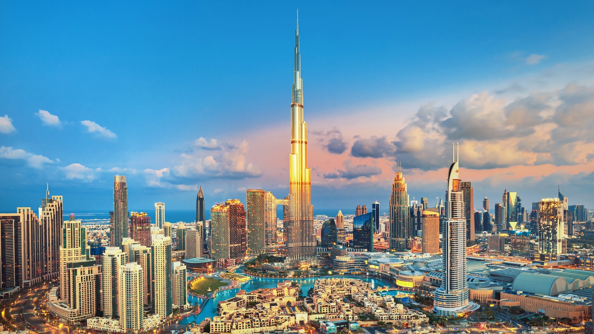 Dubai, ,amazing,city,center,skyline,with,luxury,skyscrapers,,united